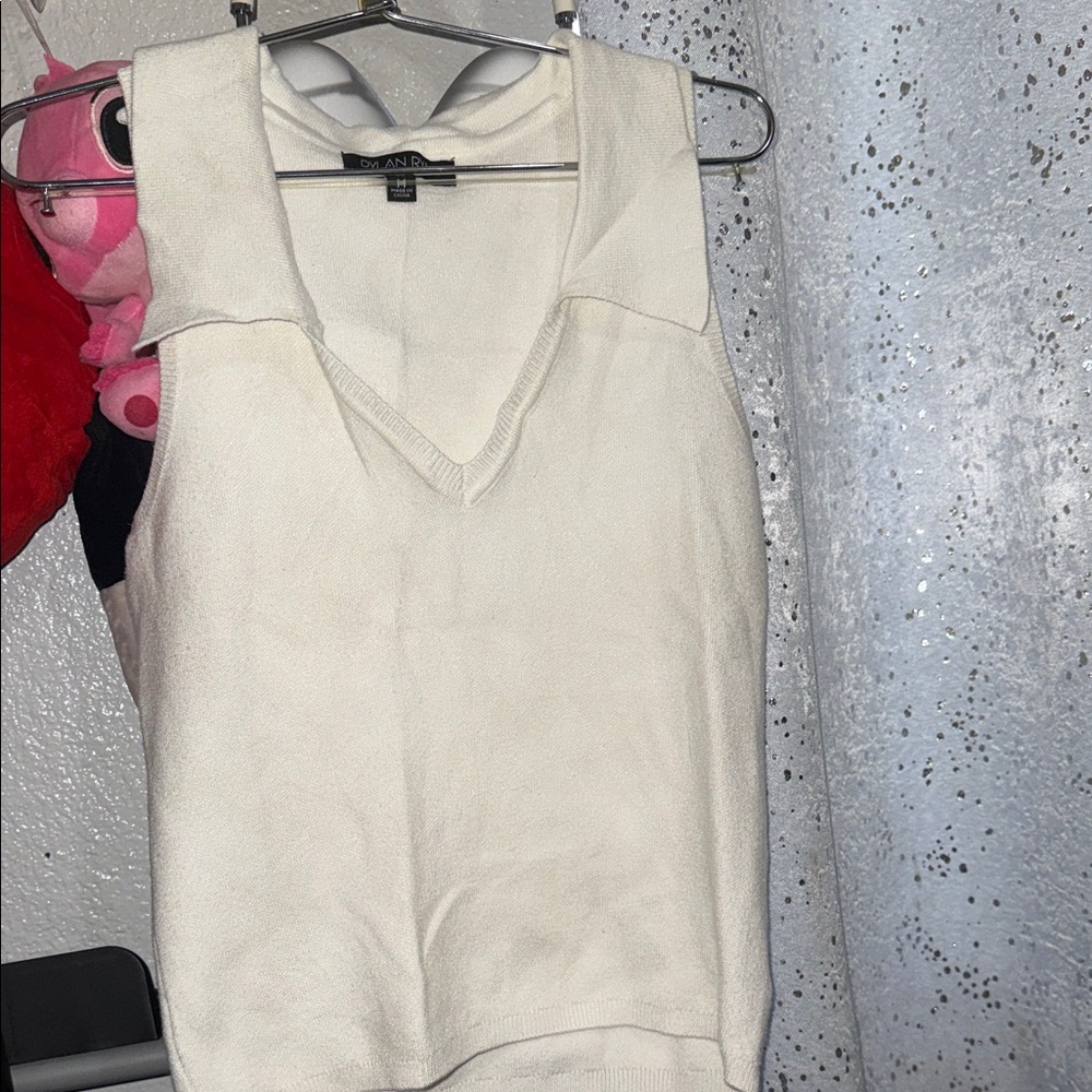 DIVIDED Sleeveless V-Neck Knit Tank Top in white